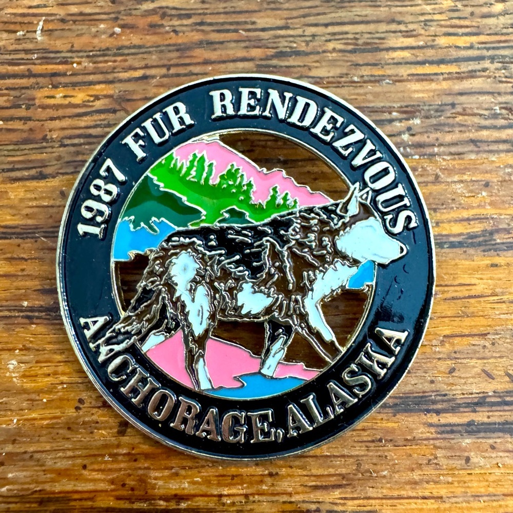 COPY - 1987 Fur Rendezvous Anchorage Alaska Pin